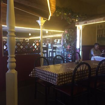 Marechiaros on 2nd - A view towards the entrance - Pizza Near Me - El Cajon, California