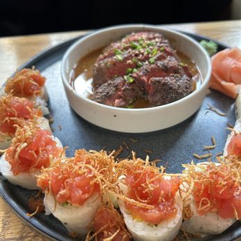 Earls Kitchen + Bar - Steak and Sushi - Cocktail Bars Near Me - Denver, Colorado Earls Kitchen + Bar - Steak and Sushi - Cocktail Bars Near Me - Denver, Colorado