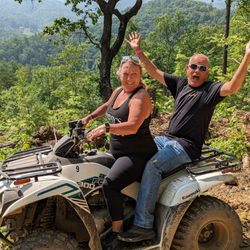 Gon Ridin Off Road - Pose for pics at the top of the mountain