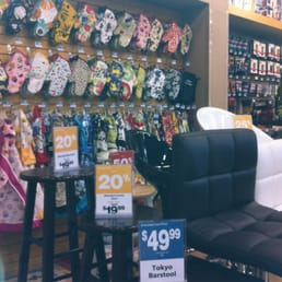 Cute aprons and bar stools. The makings of a great party.