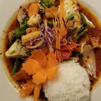 Sa La Thai - Thai Garlic with Vegetables and Tofu - Thai Near Me - Lancaster, Pennsylvania