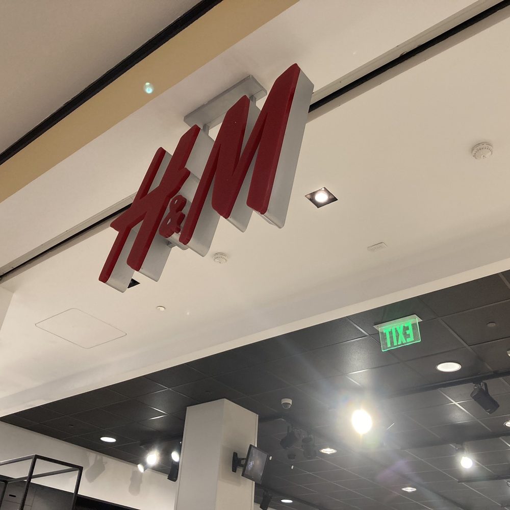 H&M - Fashion Near Me - Greendale, Wisconsin