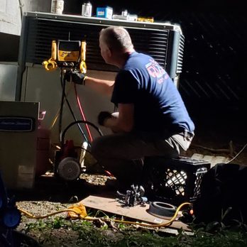 Dixie Mechanical - Using the vac system to pull out mositure in the system while changing out the compressor and capacitor - Heating & Air Conditioning/HVAC Near Me Dixie Mechanical - Using the vac system to pull out mositure in the system while changing out the compressor and capacitor - Heating & Air Conditioning/HVAC Near Me