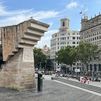 Plaça Catalunya - Placa de Catalunya - Landmarks & Historical Buildings Near Me - Barcelona, B Plaça Catalunya - Placa de Catalunya - Landmarks & Historical Buildings Near Me - Barcelona, B