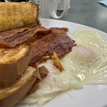 Early Bird Restaurant - Perfect over easy eggs! - Breakfast & Brunch Near Me - Oakland, Maine Early Bird Restaurant - Perfect over easy eggs! - Breakfast & Brunch Near Me - Oakland, Maine