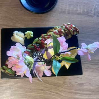 Yama Sushi - Sushi roll. Look at the presentation! - Sushi Bars Near Me - Kailua-Kona, Hawaii Yama Sushi - Sushi roll. Look at the presentation! - Sushi Bars Near Me - Kailua-Kona, Hawaii