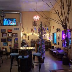 Glass Creek Winery - Love the decor