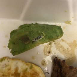Así venía el aguacate en plástico nos faltaba comida pésimo servicio Así venía el aguacate en plástico nos faltaba comida pésimo servicio