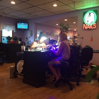 Ladyfingers Nail Salon - Nail Salons Near Me - Worcester, Massachusetts