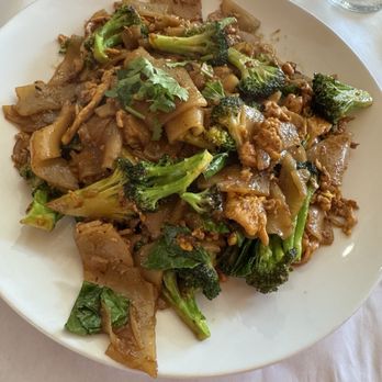 Montri Thai - Chicken Pad See Ew - Thai Near Me - Warrenville, Illinois