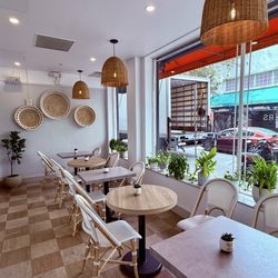 Carrot Express - Seating area