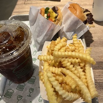 Shake Shack Pasadena - Burgers Near Me - Pasadena, California