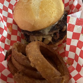 Ashton's Burger Barn - American Near Me - Delta, Utah