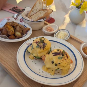 GIWA - Salmon Benedict - Breakfast & Brunch Near Me - Santa Clara, California