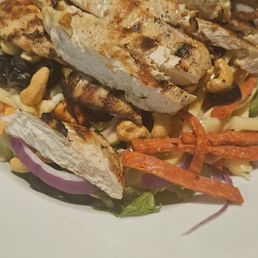 Grilled Chicken Cashew Salad