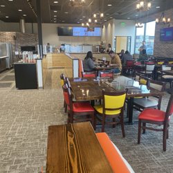 House Of Fire Pizza - Fun bright dining room