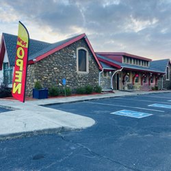 Palenke Bar & Grill