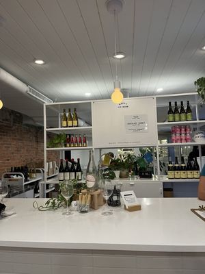 Gemini — Wine Shop + Dinner by null
