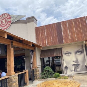 Naaman's BBQ - Decor is amazing - Barbeque Near Me - Texarkana, Texas