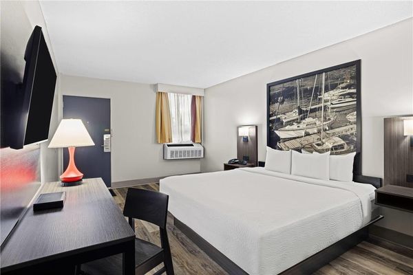 Super 8 by Wyndham Thunder Bay by null