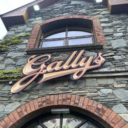 Gallys - Outside sign