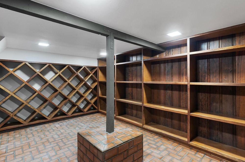 Slide of Level Contractor