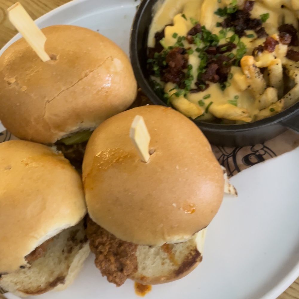 Batch Local Kitchen - Nashville Hot Chicken Sliders w/loaded fries - Cocktail Bars Near Me - West Palm Beach, Florida