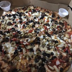Peluso's Italian Restaurant - Large Deluxe Pizza