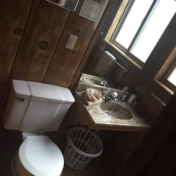 June Lake Motel - Bathroom - Hotels Near Me - June Lake, California June Lake Motel - Bathroom - Hotels Near Me - June Lake, California
