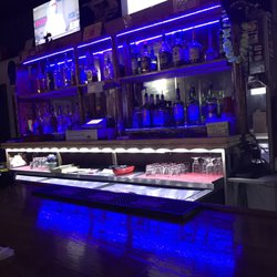 Rocky's Roadhouse - Full bar