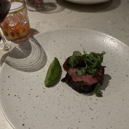 beef tenderloin with english pea & mint puree