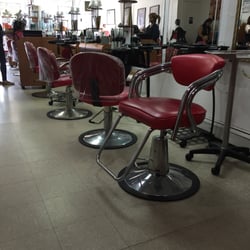 Divine Beauty Salon - They love red