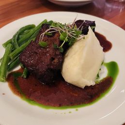 braised short rib | tomato & balsamic reduction . butter milk mashed potatoes . green beans