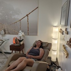 Sui Awakening Hypnosis - Renatahelped my coworker so much so I seeked her help to reduce my anxiety due to my physical condition (hyperhydrosis).