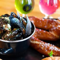 Voodoo Brew Pub - Beer mussels and a pretzel...what a lovely afternoon snack!