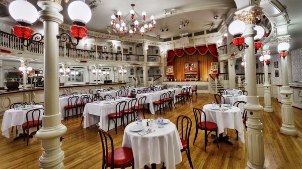 The Diamond Horseshoe by null