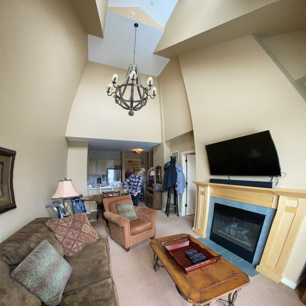 Long Trail House - Main living room, 4th floor - Guest Houses Near Me - Stratton, Vermont