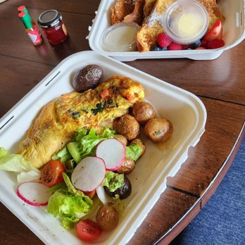 Covey Grill - French toast and quail omelette - New American Near Me - Carmel, California