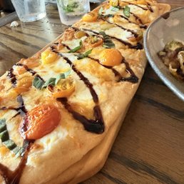 Caprese Flatbread (gluten free) Caprese Flatbread (gluten free)