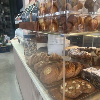 Black Line - Pastries display - Coffee & Tea Near Me - Los Angeles, California Black Line - Pastries display - Coffee & Tea Near Me - Los Angeles, California