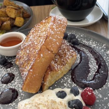 DeCourses Café - French toast - Cafes Near Me - Toronto, Ontario