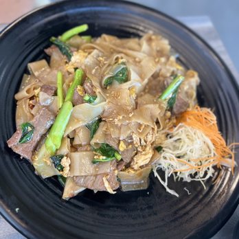 Charm Thai and Sushi - Beef Pad See Ew - Thai Near Me - Windermere, Florida Charm Thai and Sushi - Beef Pad See Ew - Thai Near Me - Windermere, Florida