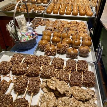 Kilwins Ice Cream - Chocolate - Fudge - a variety of desserts - Ice Cream & Frozen Yogurt Near Me - Asheville, North Carolina Kilwins Ice Cream - Chocolate - Fudge - a variety of desserts - Ice Cream & Frozen Yogurt Near Me - Asheville, North Carolina