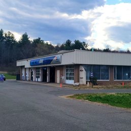 Exterior outside entrance of Valvoline Express Care - SOUTHWICK, Massachusetts Exterior outside entrance of Valvoline Express Care - SOUTHWICK, Massachusetts