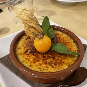 Le Chaudron - Crème Brûlée - Restaurants Near Me - Trévoux, 01