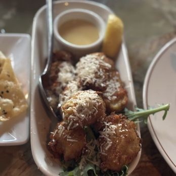 Daniel's Broiler - Bellevue - Steakhouses Near Me - Bellevue, Washington
