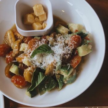 Cafe BT - Heirloom tomato basil pesto bowl - Coffee & Tea Near Me - Walnut, California