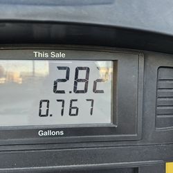 Casey's - Price charged per gallon and not getting the entire gallon.