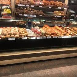 Schäfer - Theke mit Brötchen und süßem