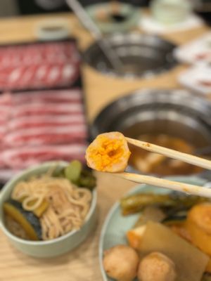 Mumu Hot Pot by null